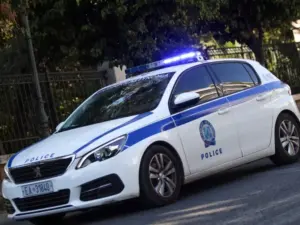 Τρεις νεαροί επιτέθηκαν σε 64χρονη στο Μαρούσι και της άρπαξαν την αλυσίδα από τον λαιμό