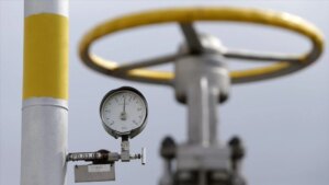 Υποκρισία της ΕΕ: Εισαγωγές ρωσικού πετρελαίου και αερίου 21,3 δισ. ευρώ στο πρώτο εννεάμηνο