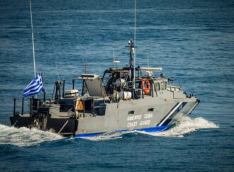 Σαλαμίνα: Προσάραξε το Neptune Ethos – Στο σημείο τρία ρυμουλκά