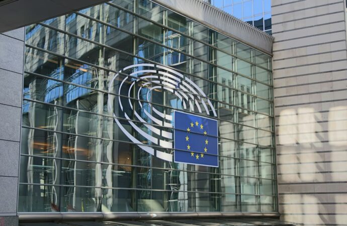 50 ευρωβουλευτές στο στόχαστρο deepfake πορνογραφικού υλικού μέσω εφαρμογών «απογύμνωσης»