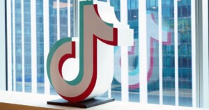 Η Meta μπλοκάρει οριστικά τις διαφημίσεις του TikTok σε Facebook και Instagram