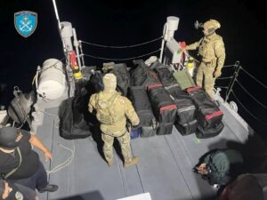 Χίος: Πάνω από 360 κιλά κάνναβης εντοπίστηκαν και κατασχέθηκαν σε ιστιοφόρο