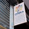 Τσεκούρι στα κοινωνικά επιδόματα: Κατακόρυφη μείωση δικαιούχων και δαπανών