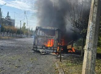 Ουκρανία: Ρωσική ρουλέτα για μια μπουκιά φαΐ στο Ολέσκι – Εφιάλτης για τους αμάχους, 12 νεκροί από νέες ρωσικές επιθέσεις