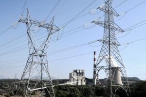 «Φωτιά» οι τιμές στο ηλεκτρικό ρεύμα: Τι δείχνει ανάλυση της ΡΑΑΕΥ για σταθερά και κυμαινόμενα τιμολόγια