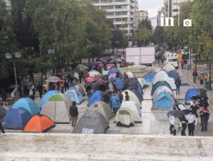 Αθήνα: Φοιτητές στήνουν σκηνές στο Σύνταγμα, από τα αμφιθέατρα στο πεζοδρόμιο