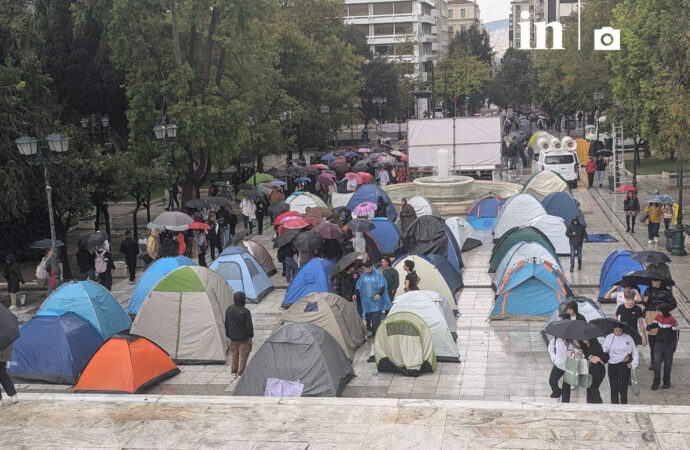 Αθήνα: Φοιτητές στήνουν σκηνές στο Σύνταγμα, από τα αμφιθέατρα στο πεζοδρόμιο