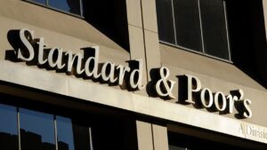 S&P διατηρεί στο BBB την αξιολόγηση της Ελλάδας με σταθερές προοπτικές