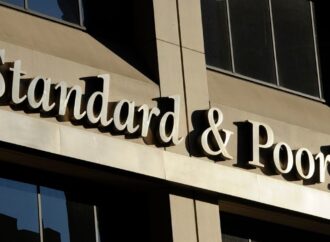S&P διατηρεί στο BBB την αξιολόγηση της Ελλάδας με σταθερές προοπτικές