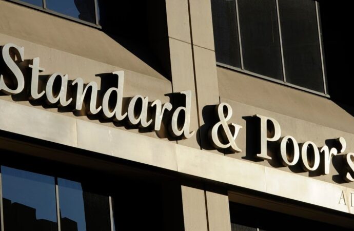 S&P διατηρεί στο BBB την αξιολόγηση της Ελλάδας με σταθερές προοπτικές