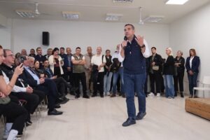Κρήτη: Ο Τσίπρας στο πλευρό των πραγματικών παραγωγών, όχι των «Φραπέδων» και των «Χασάπηδων»