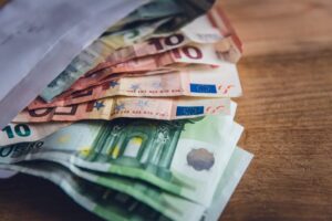 Αναπροσαρμογή μισθών το 2027: Τι αλλάζει και πώς θα διαμορφωθούν οι αποδοχές